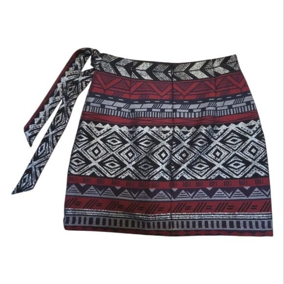 EXPRESS Red Gray Black Metallic Aztec Jacquard Faux Wrap Mini Skirt - Size 0 - Picture 3 of 6